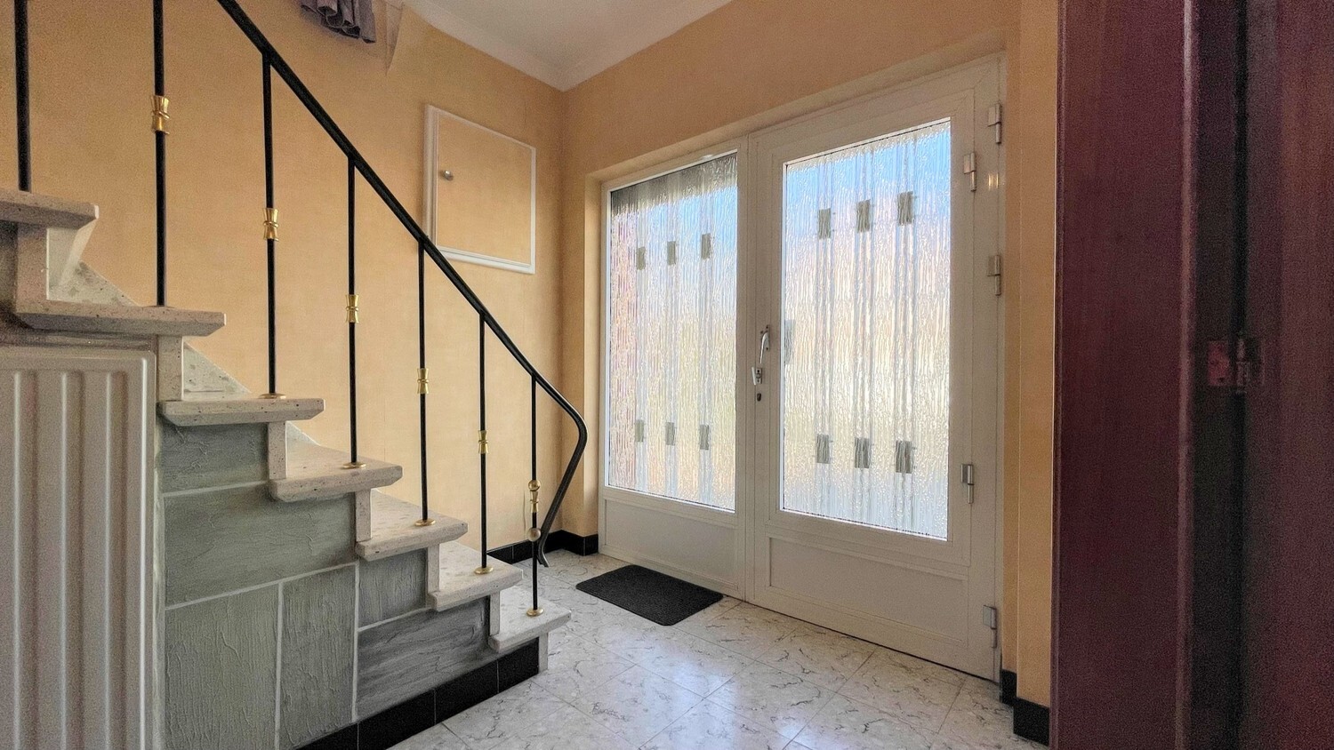 Ruime, te renoveren gezinswoning op zuidgericht perceel van 739 m² 