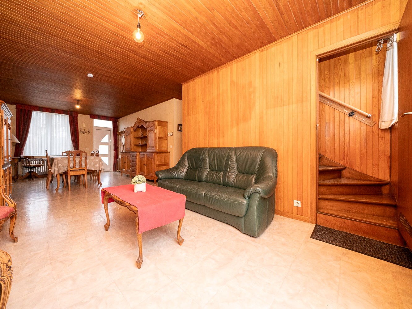 Ruime woning met 5 kamers (mogelijk) en open zicht 