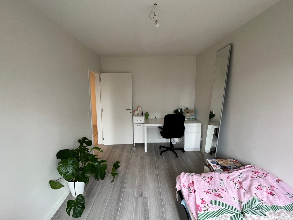 Energetisch gerenoveerde, ruime gesloten bebouwing te Kruisem 