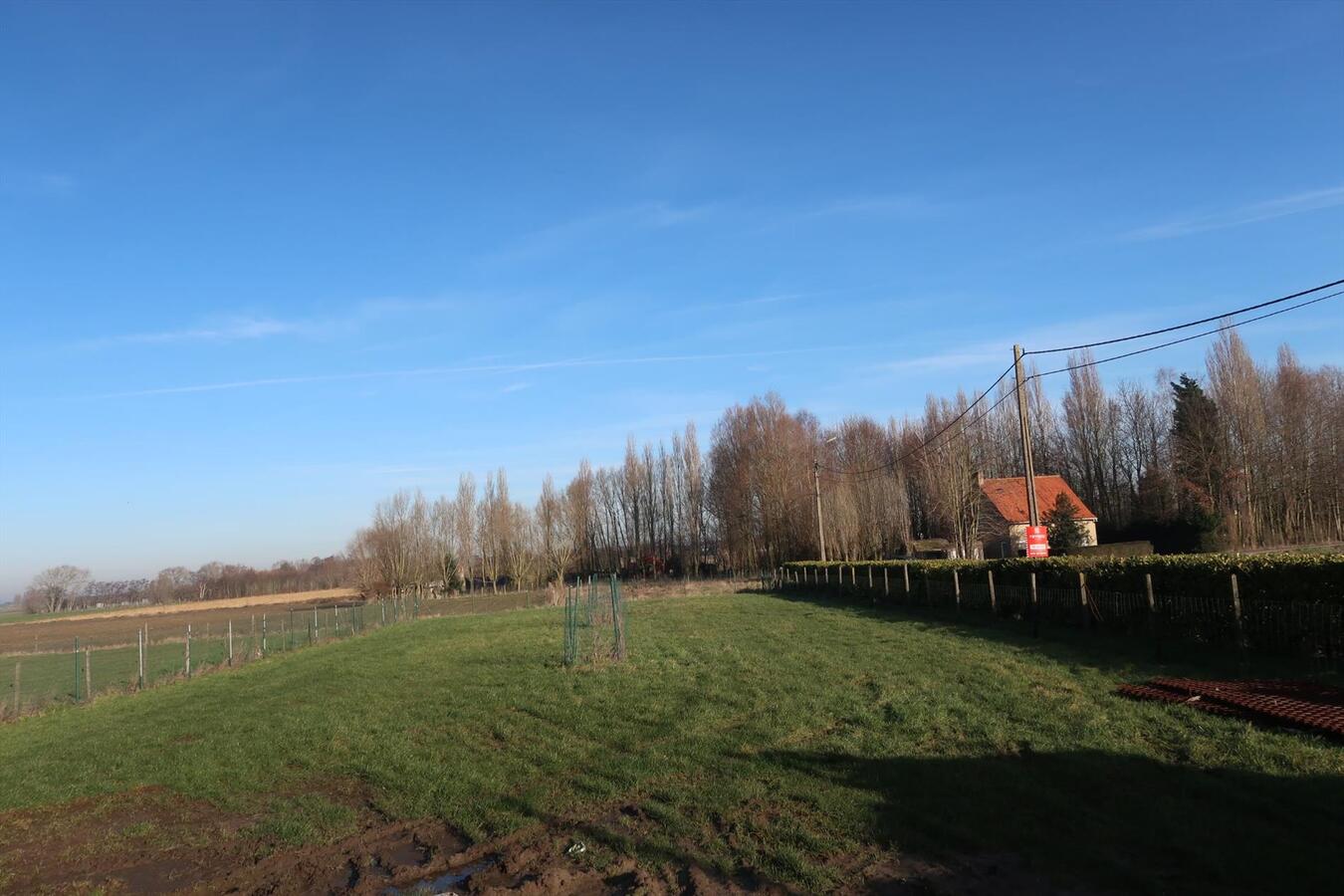 Landelijk gelegen woning met groot bijgebouw op een totale oppervlakte van 4403m² 