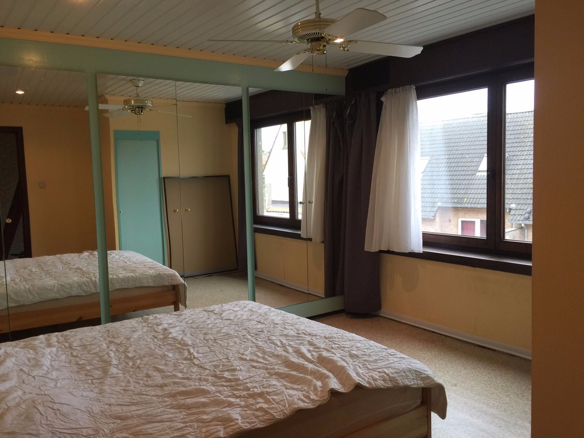 RUIME WONING MET ZUIDGERICHTE TUIN TE BREDENE DUINEN 