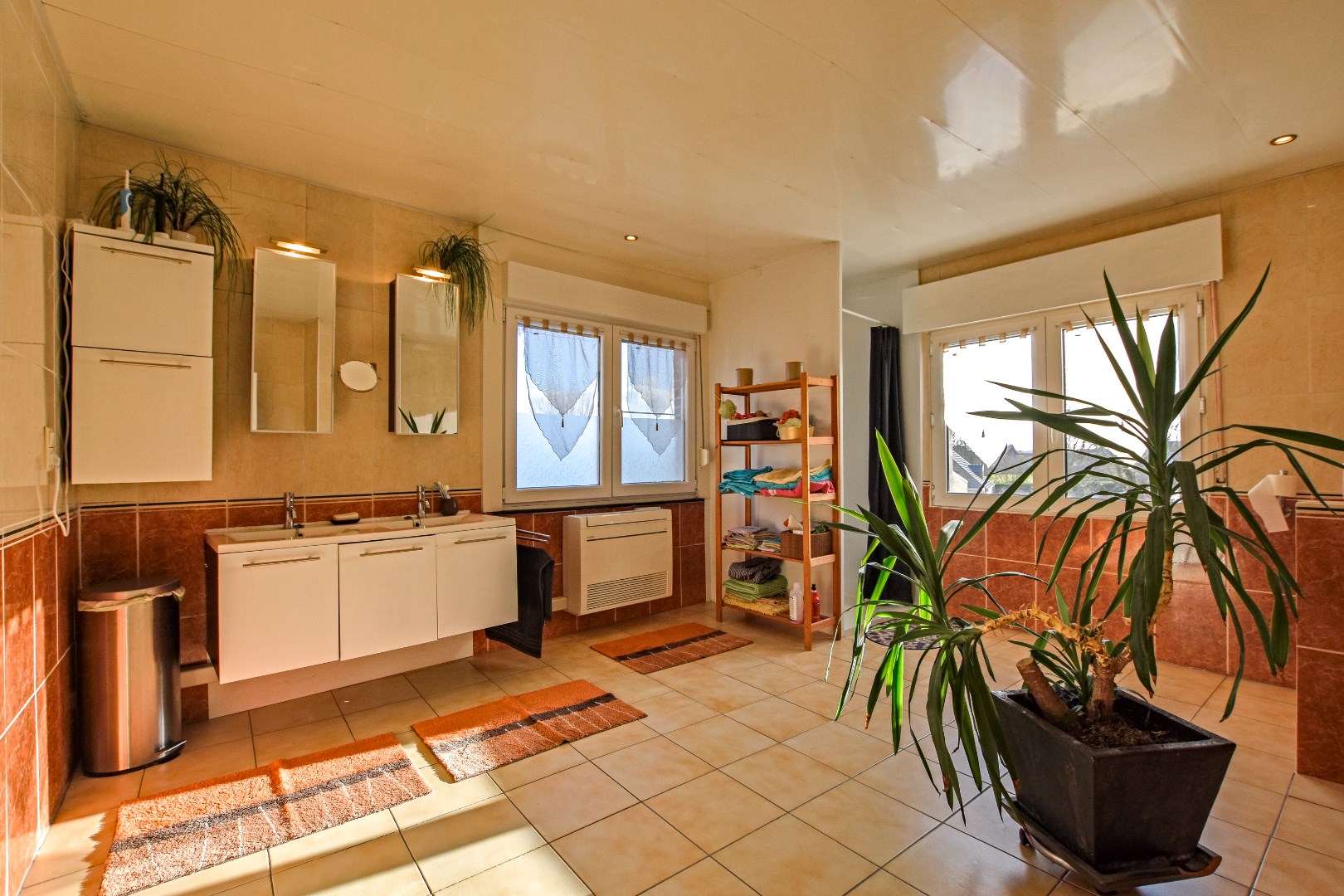 Grote woning met zongerichte tuin en 3/4 slaapkamers 