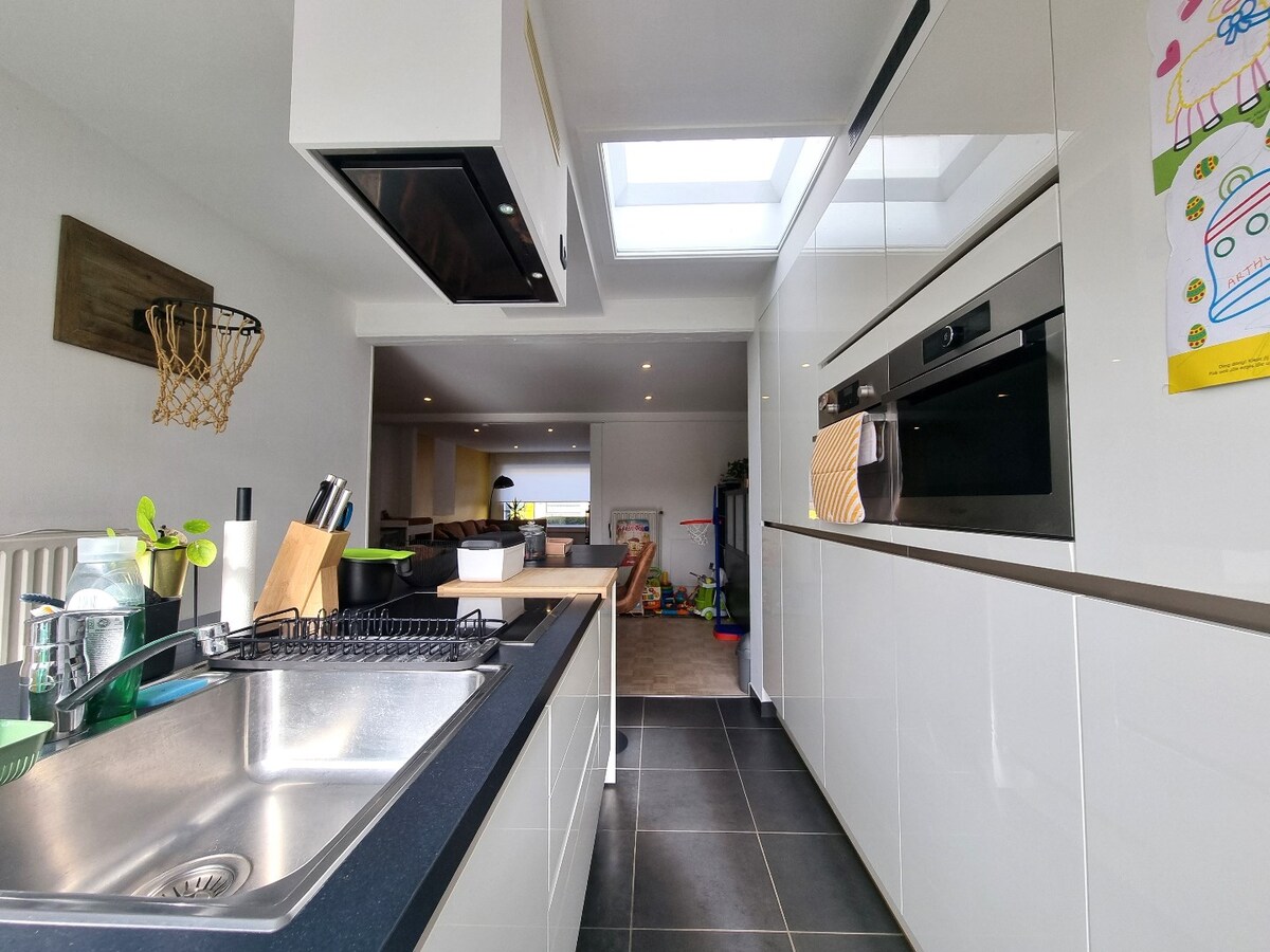 Aangename gezinswoning met tuin, garage &amp; achteruitgang - Heist 