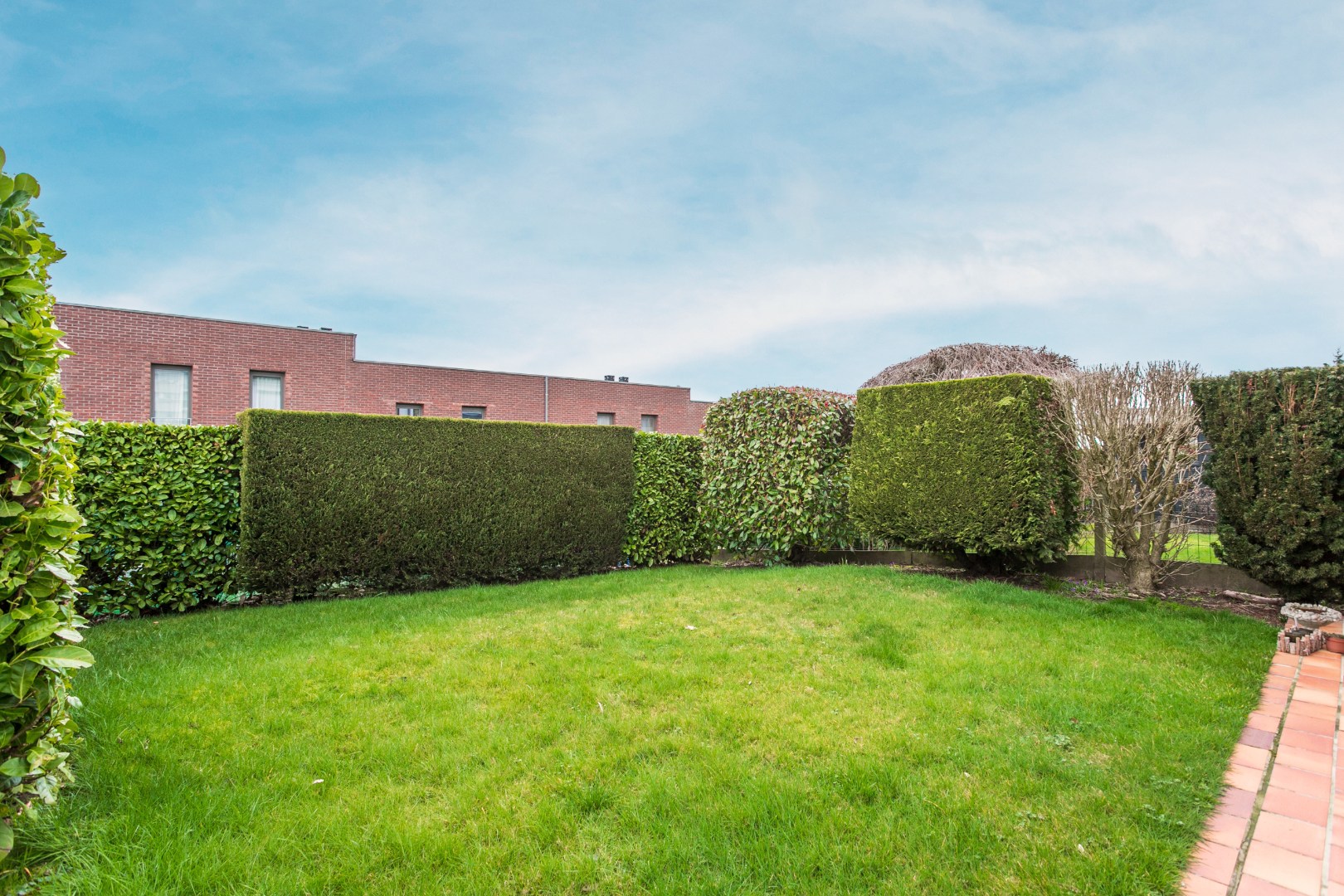 Solide 3-gevel woning met 3 slaapkamers, tuin en garage nabij centrum Halle 