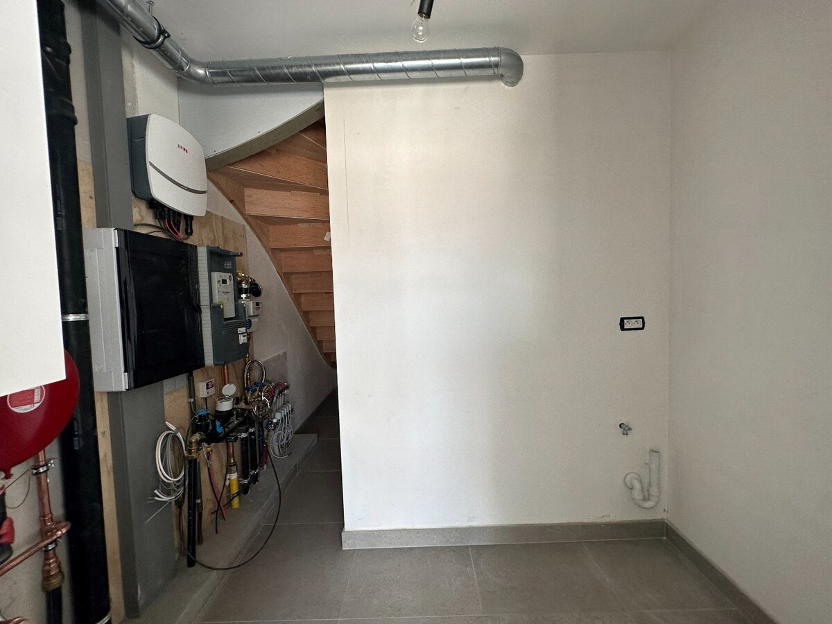 Ruime, halfopen nieuwbouwwoning met 4 slaapkamers 