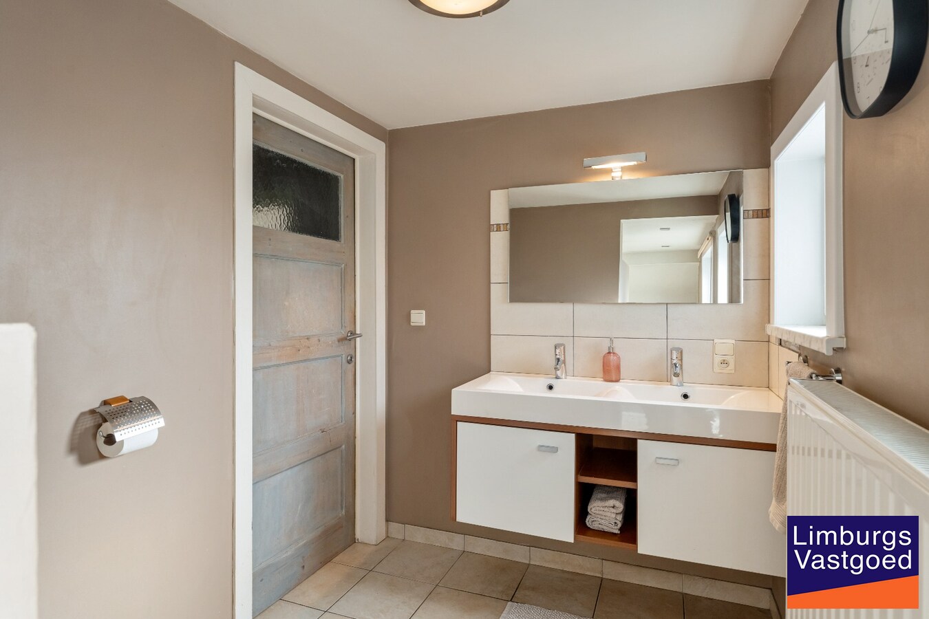 Centraal gelegen woning, 4 slpk, 180 m² bewoonbare oppervlakte, 9a 99ca 
