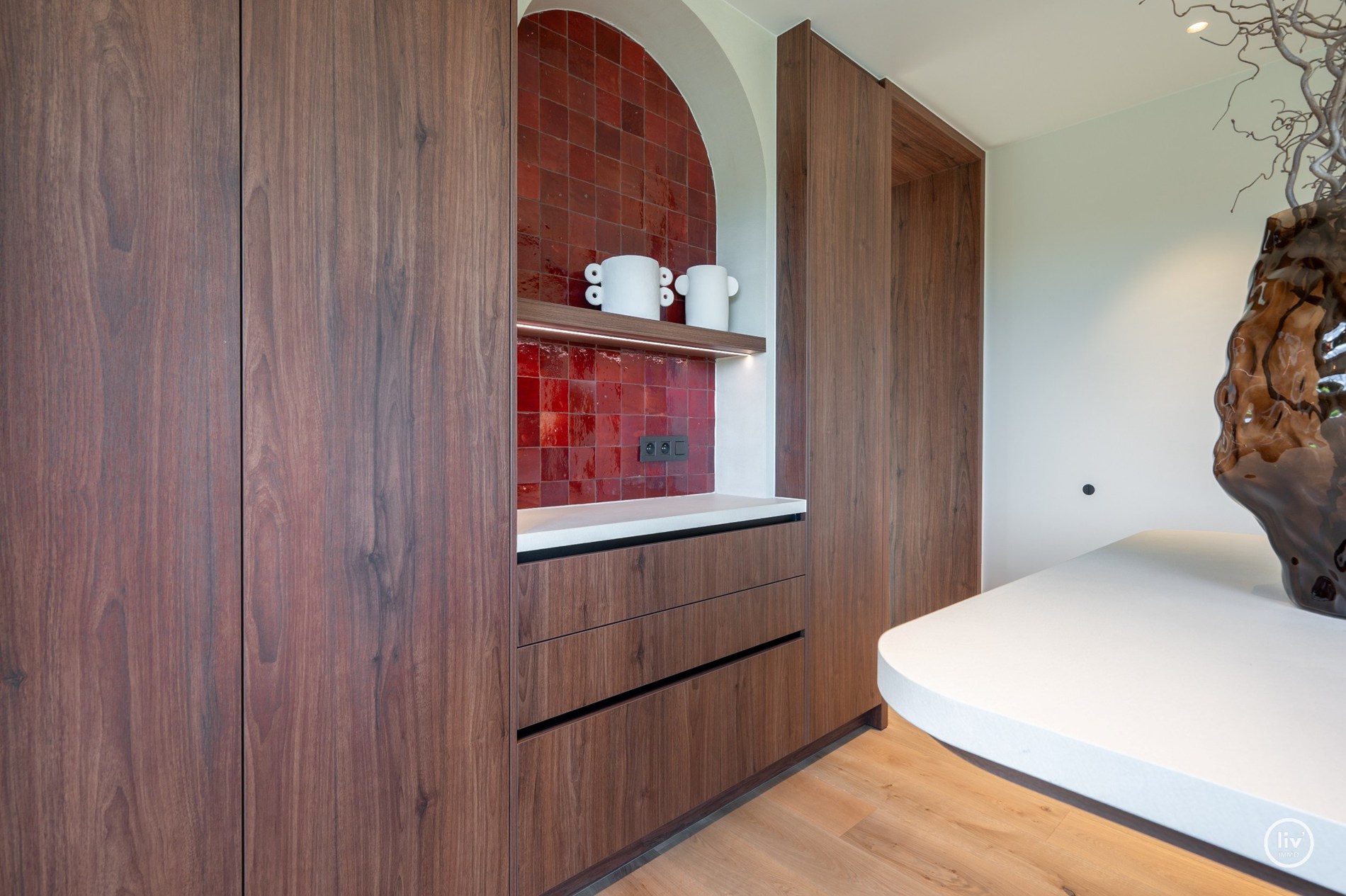 Prachtig gerenoveerde villa, gelegen op een groot perceel van 1365 m2 in een residentiële villawijk op fietsafstand van het centrum van Knokke. 