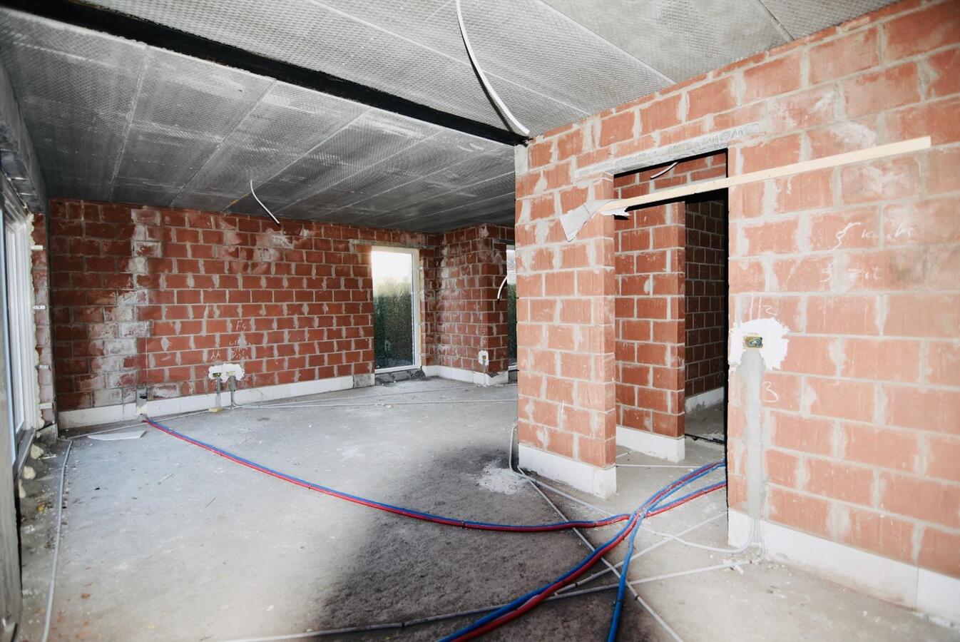 LAATSTE !! CENTRAAL GELEGEN NIEUWBOUW HOB MET GROTE PERFECT Z-TUIN 