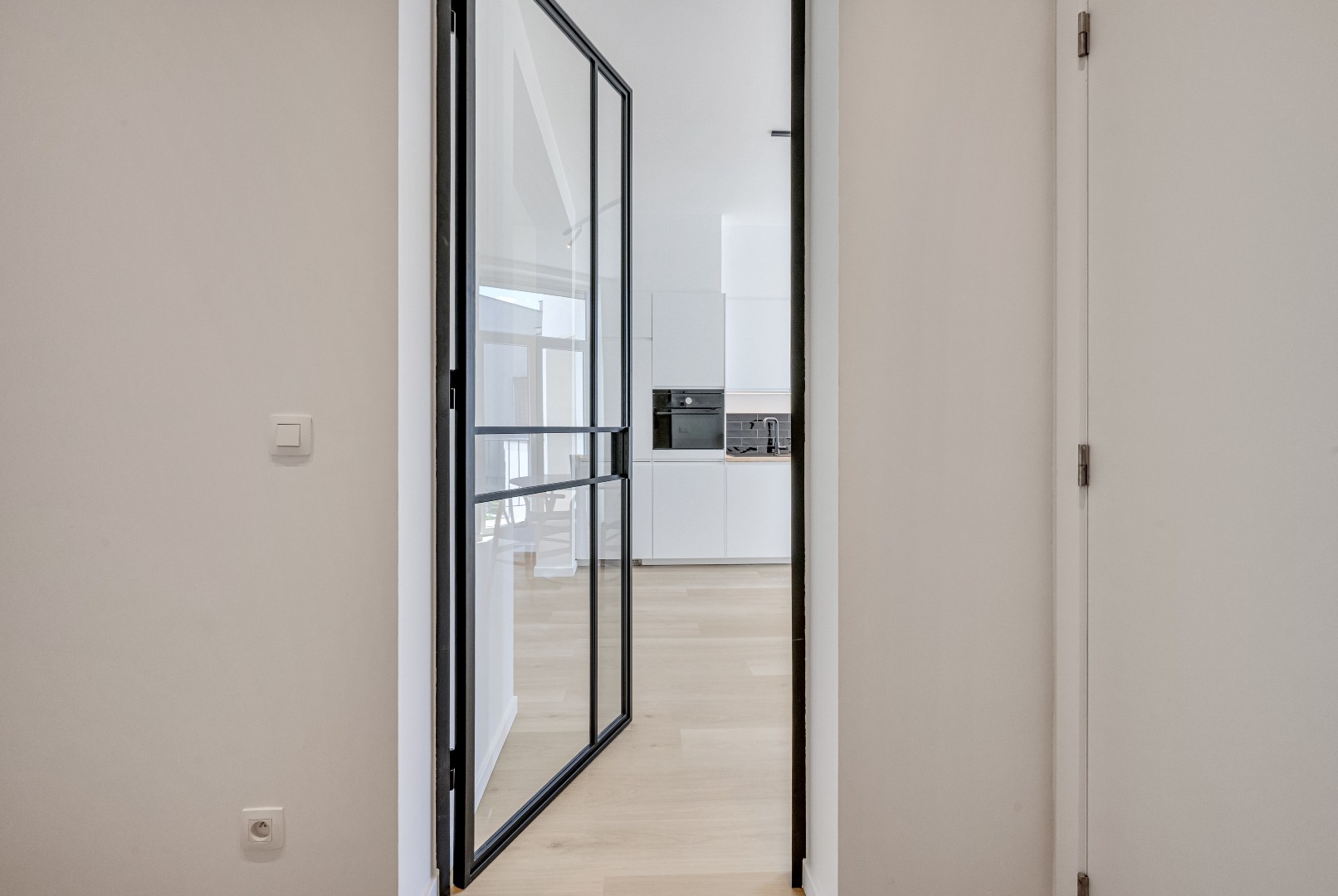 VERHUURD Stijlvol wonen in een  gerenoveerd appartement nabij Station Gent-Sint-Pieters 