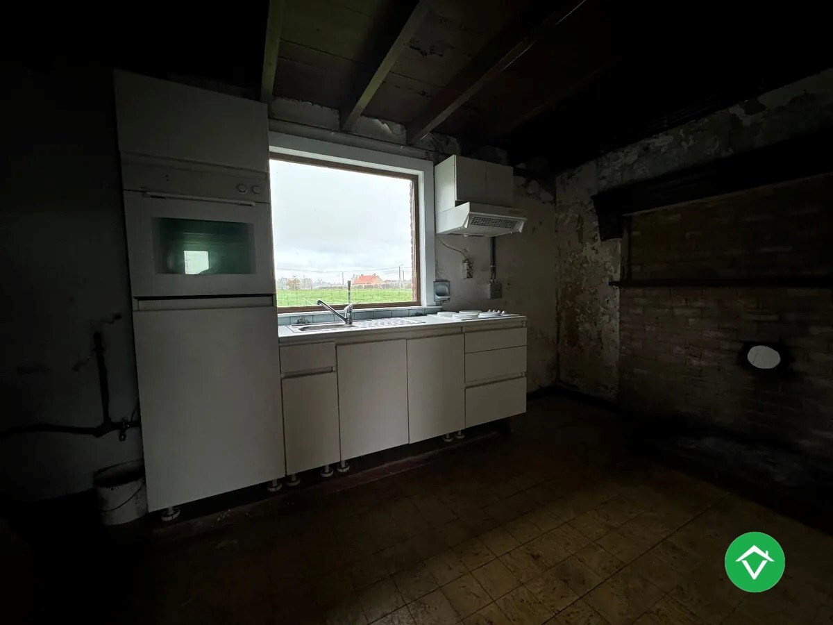 Rustig gelegen te renoveren woning in Torhout 