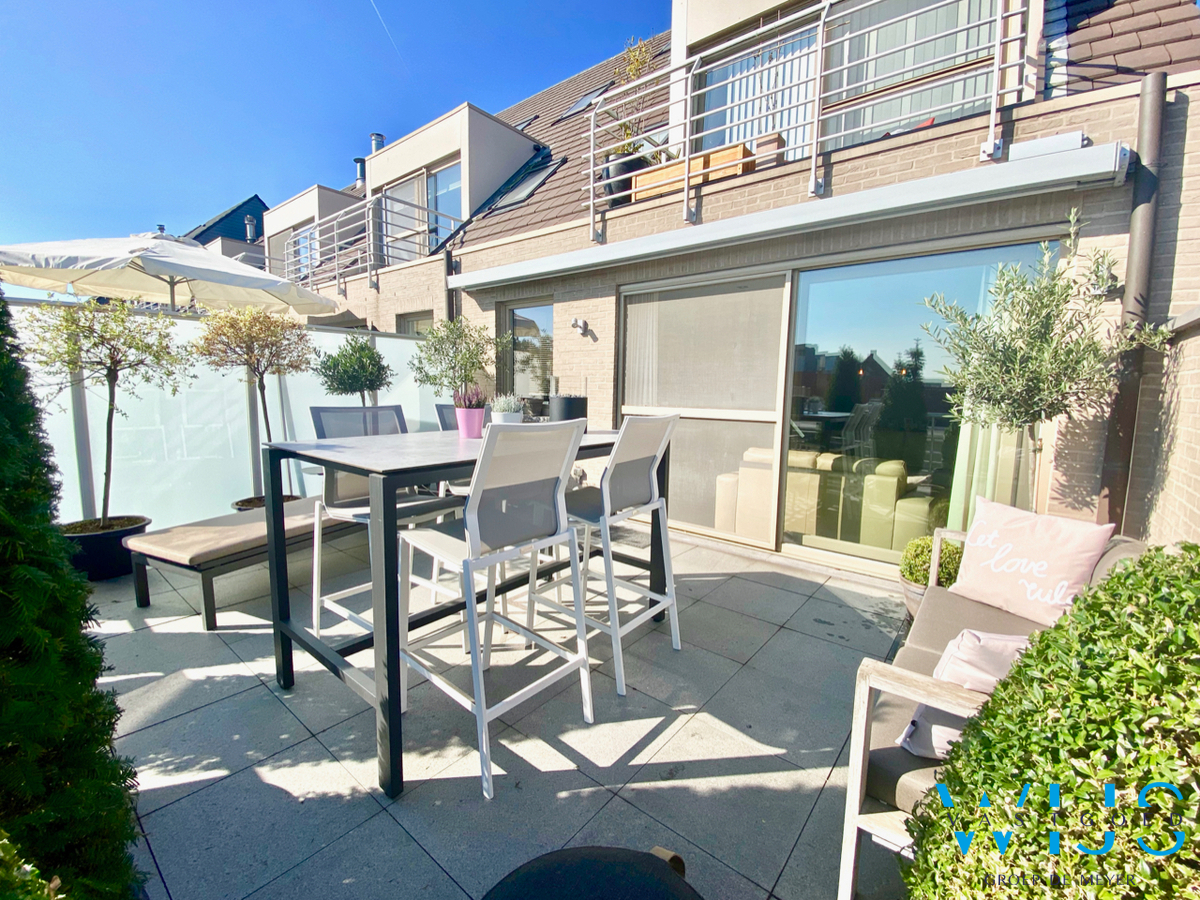 Prachtig 2 slaapkamer appartement MET ruim terras &amp; garage te ERTVELDE ! 