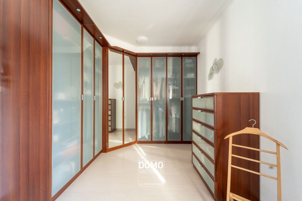 RUIME WONING VAN BOUWJAAR 2008 MET EPC LABEL B, 3 SLAAPKAMERS EN EEN HANGAR TE DIEPENBEEK 