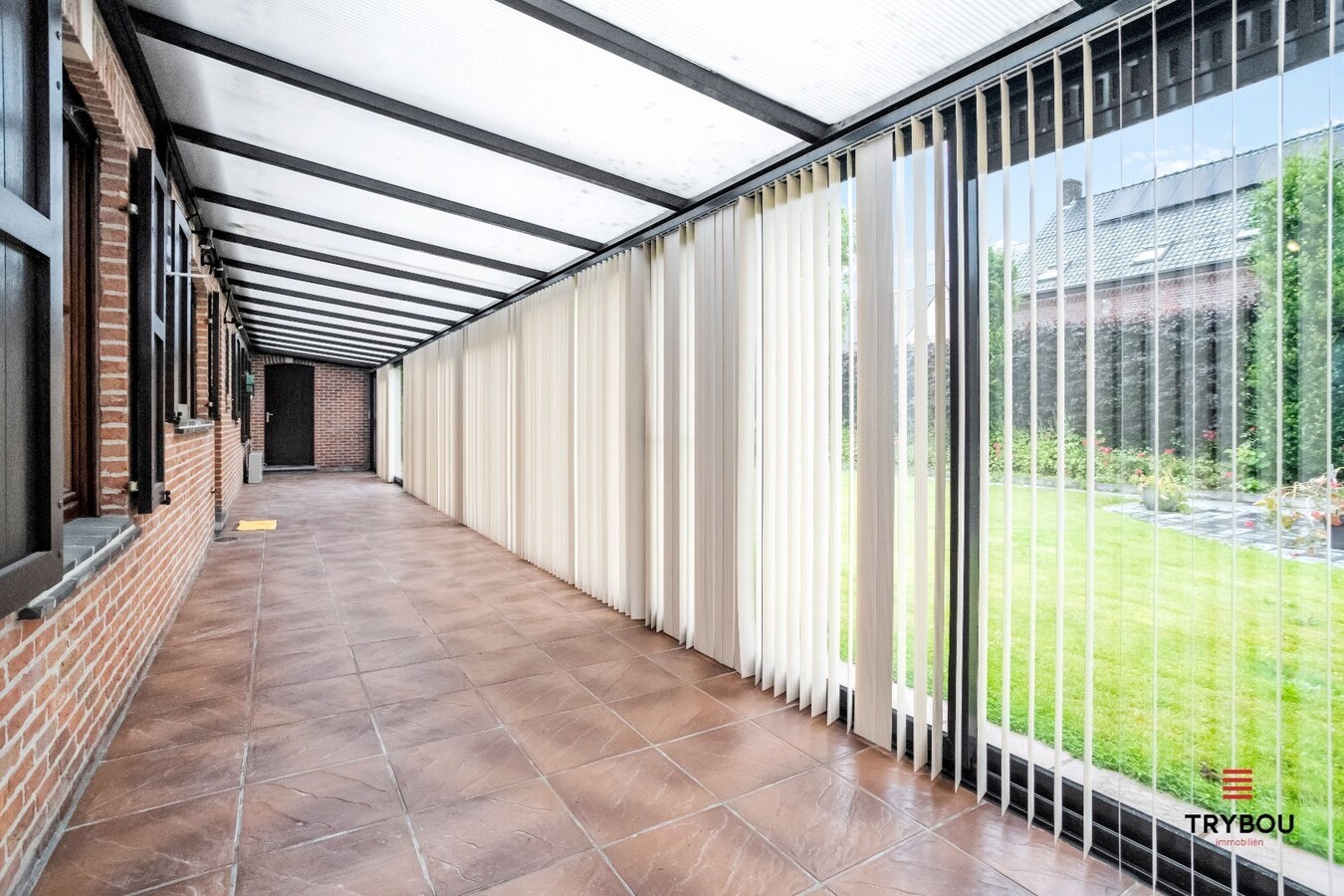 Statige villa, met enorm veel mogelijkheden, te koop in centrum Houthulst. 