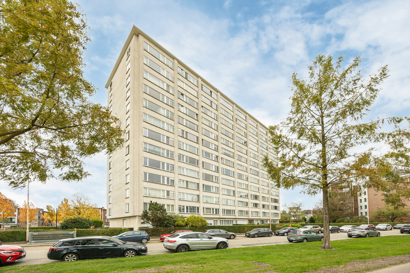 Instapklaar 2-slaapkamerappartement met terras en prachtig uitzicht in Berchem 