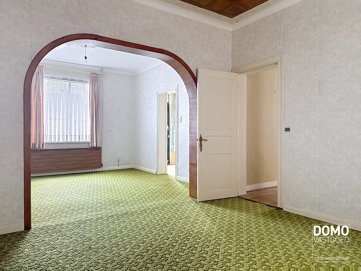 Karaktervolle woning met tal van mogelijkheden en voorzien van paardenstallingen 