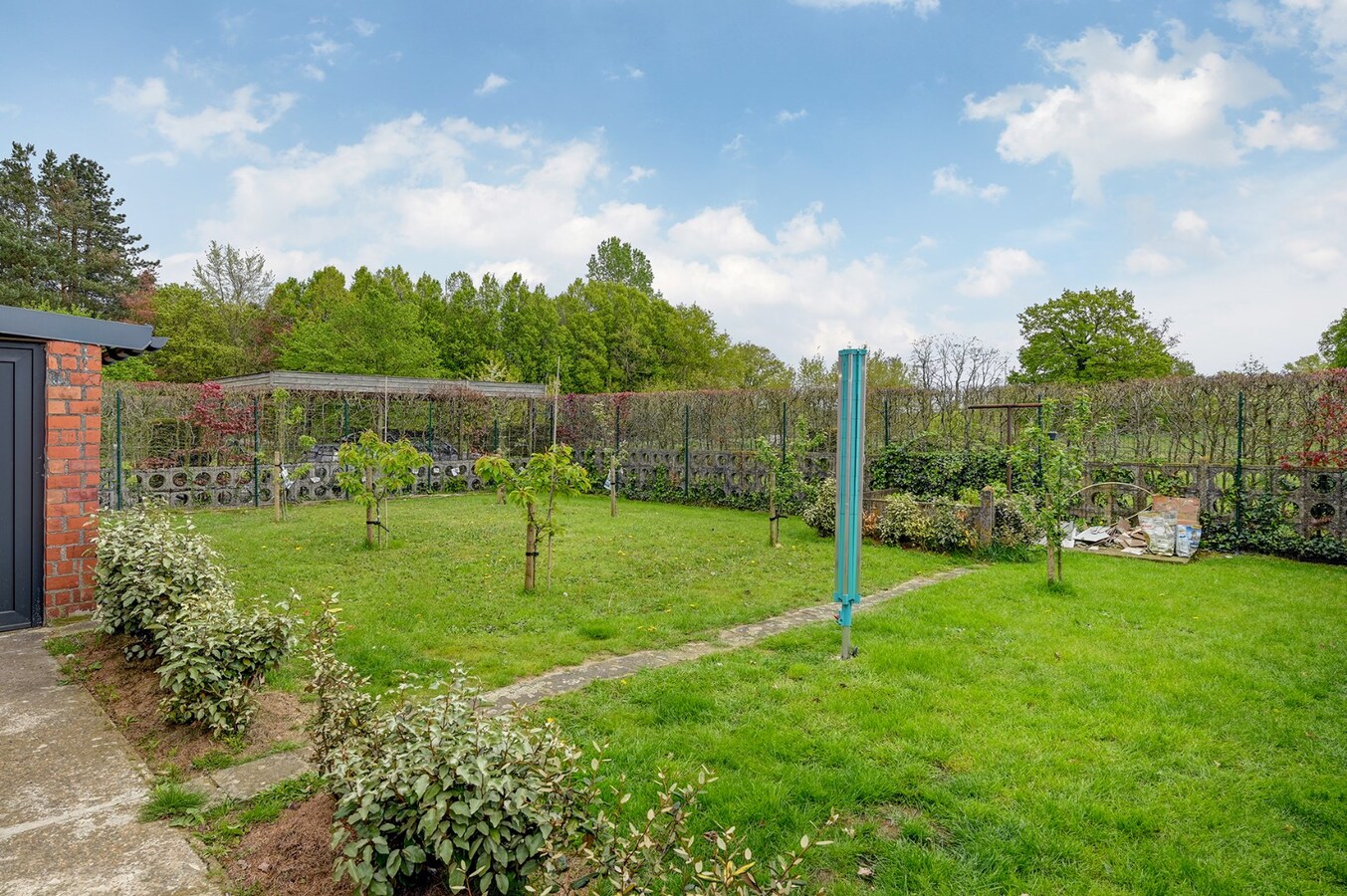 Zeer rustig gelegen gelijkvloerse woning met drie slaapkamers 