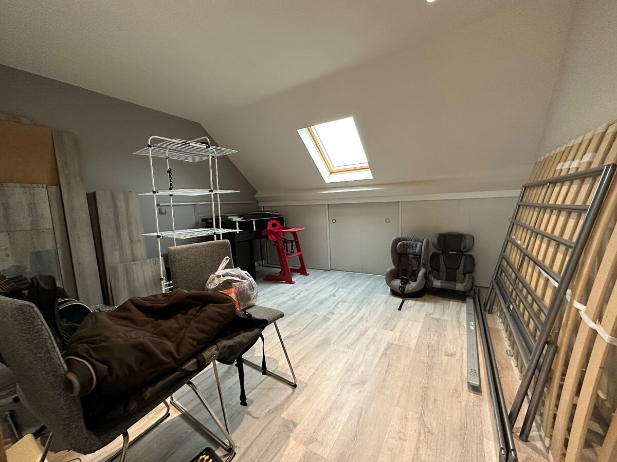 Ruime woning met 5 slaapkamers te Zwevezele 