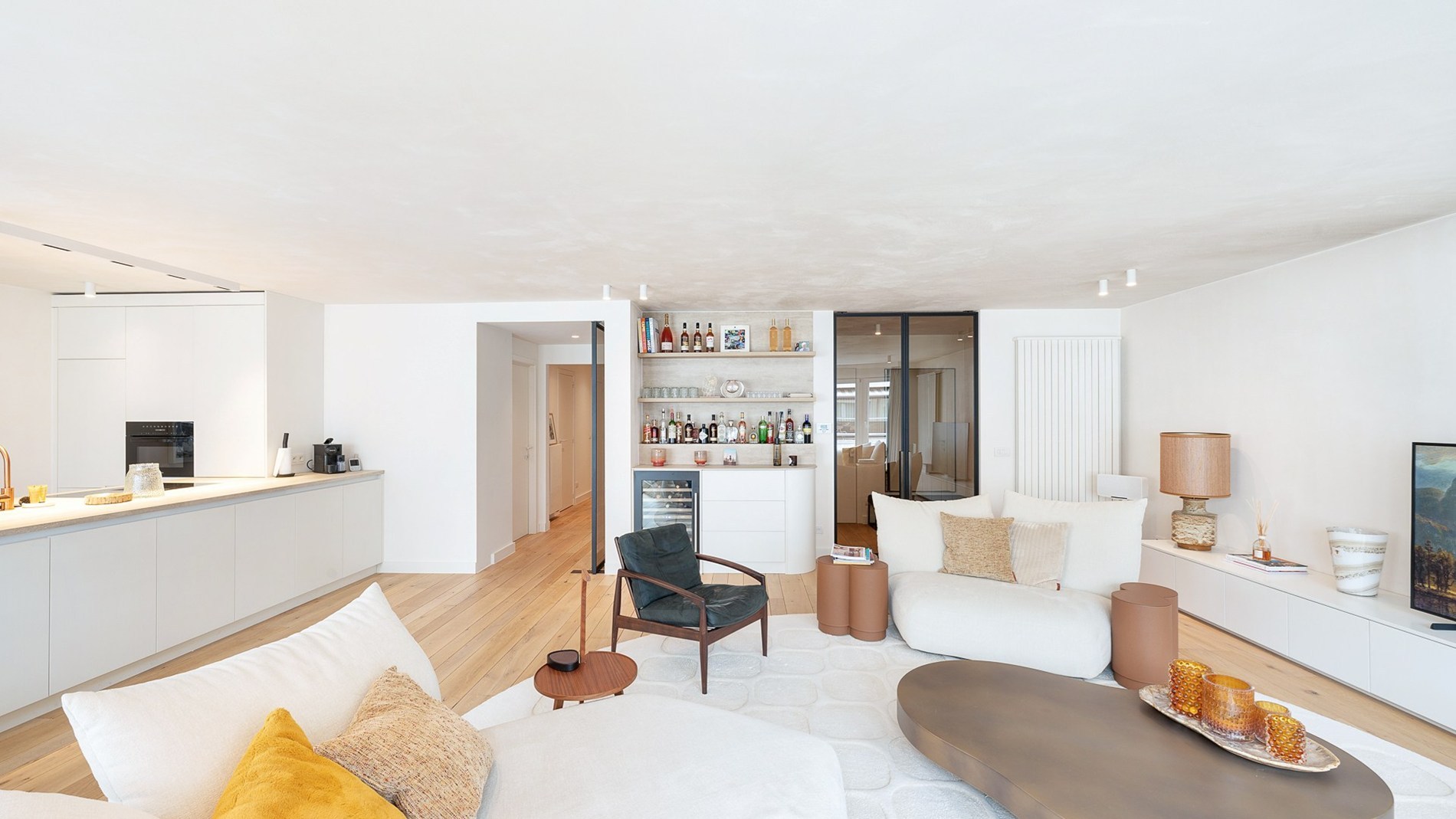 Ruim appartement van 138 m² gelegen op de Jozef Nellenslaan te Knokke en combineert ruimte, lichtinval en comfort. 