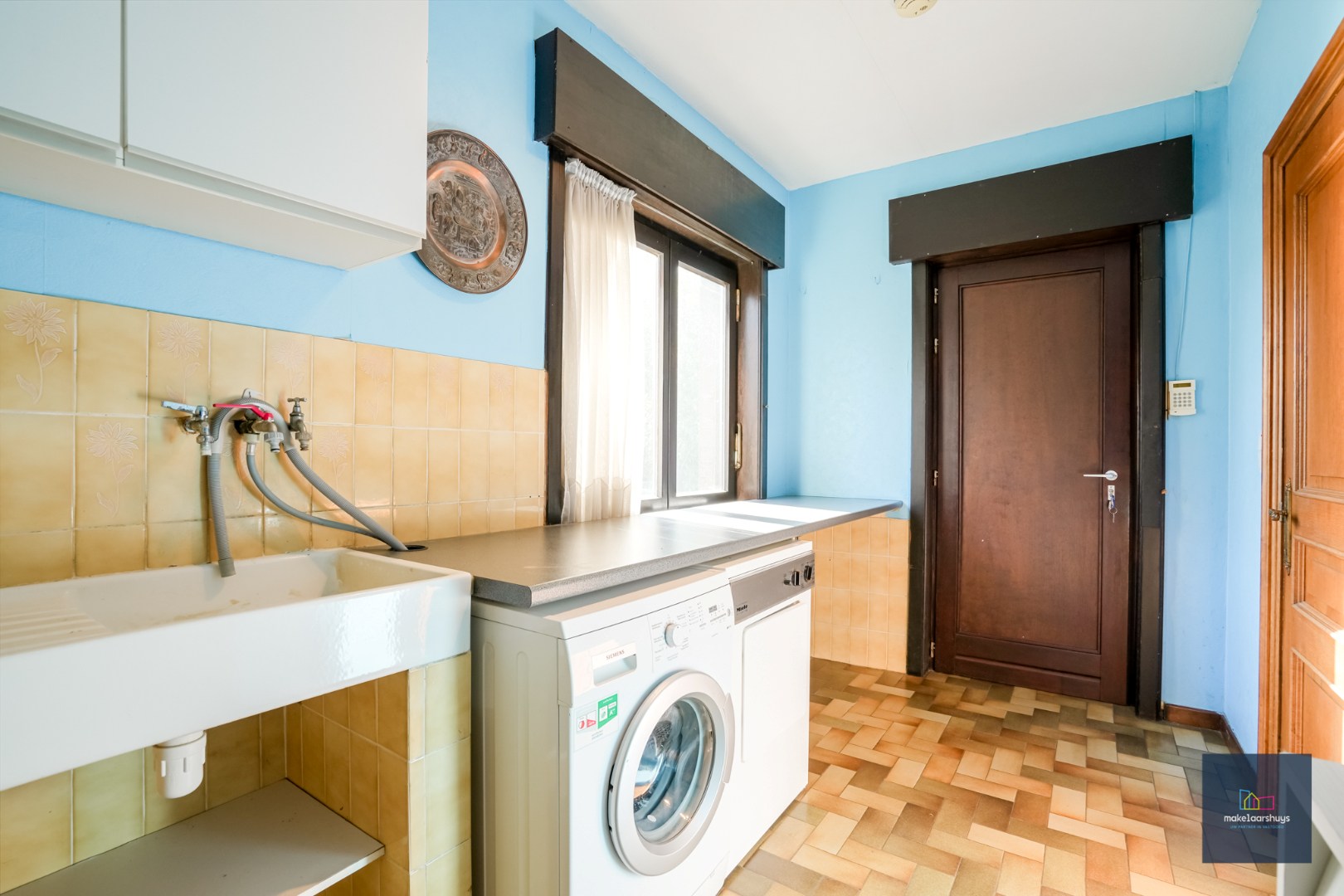 Ruime bungalow met garage op 1980m² grond 