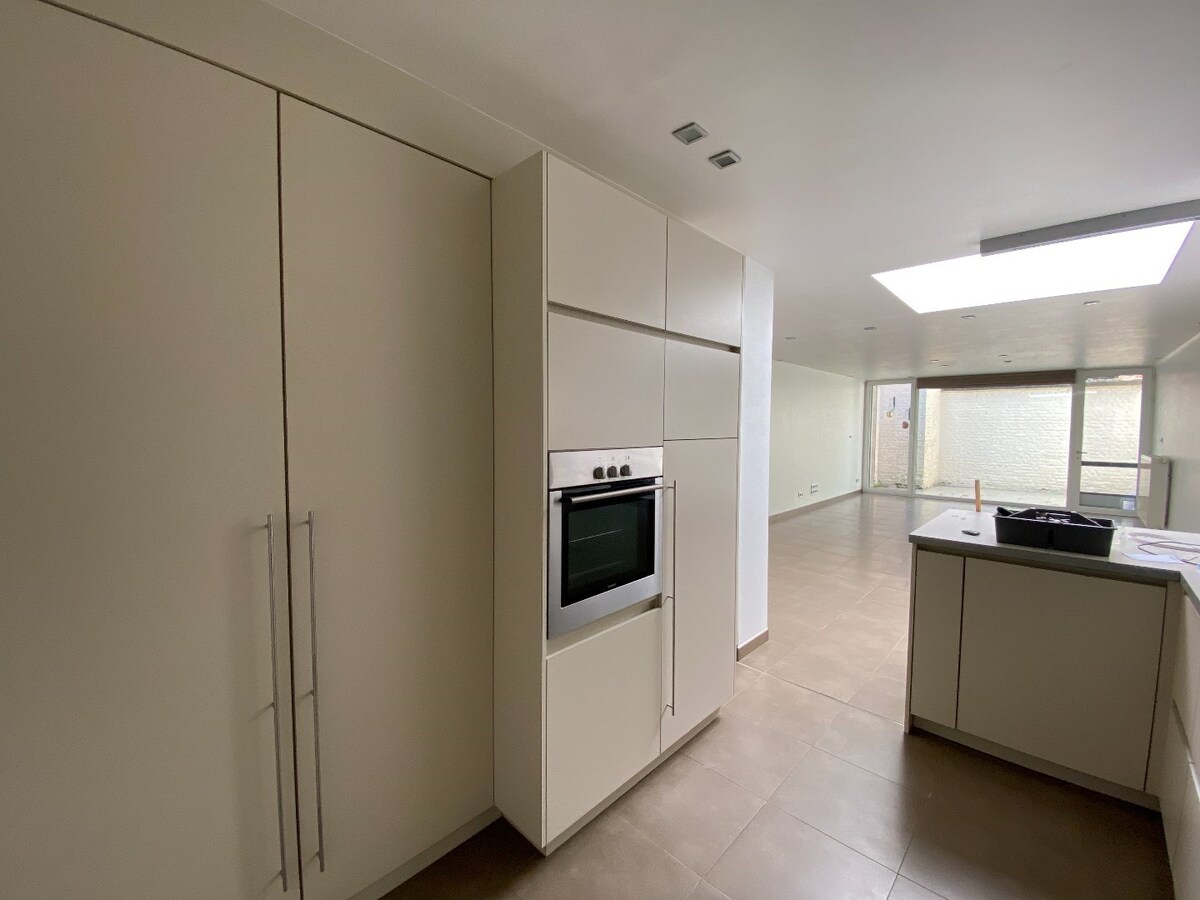 Ruime stadswoning met 2 slaapkamers en garage 