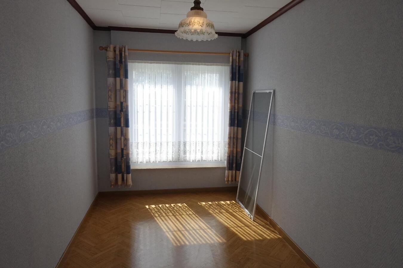 Volledig afgewerkte halfopen woning op zonnig perceel van 525 m² 