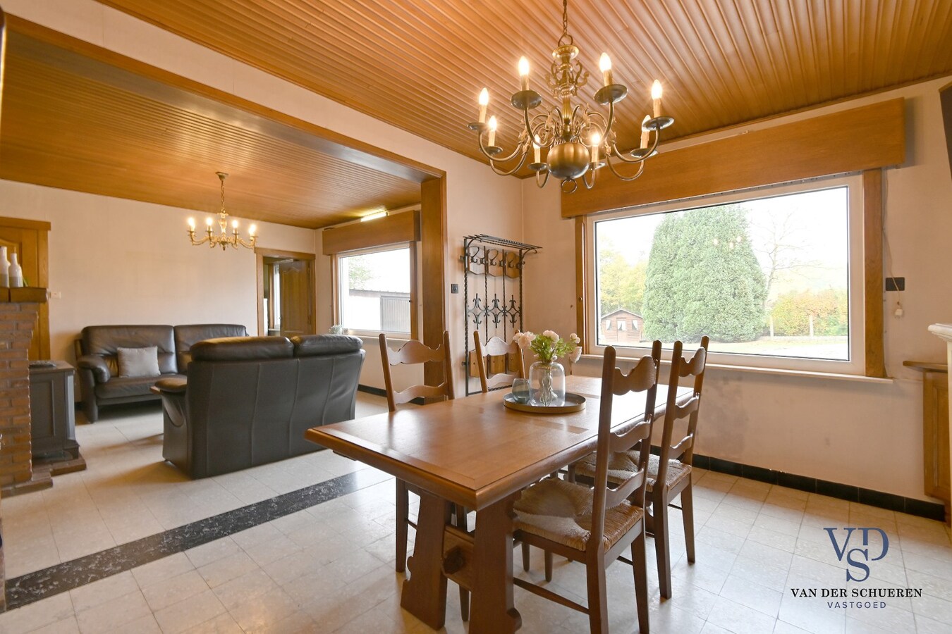 Te renoveren woning met uniek uitzicht op de omliggende akkers 