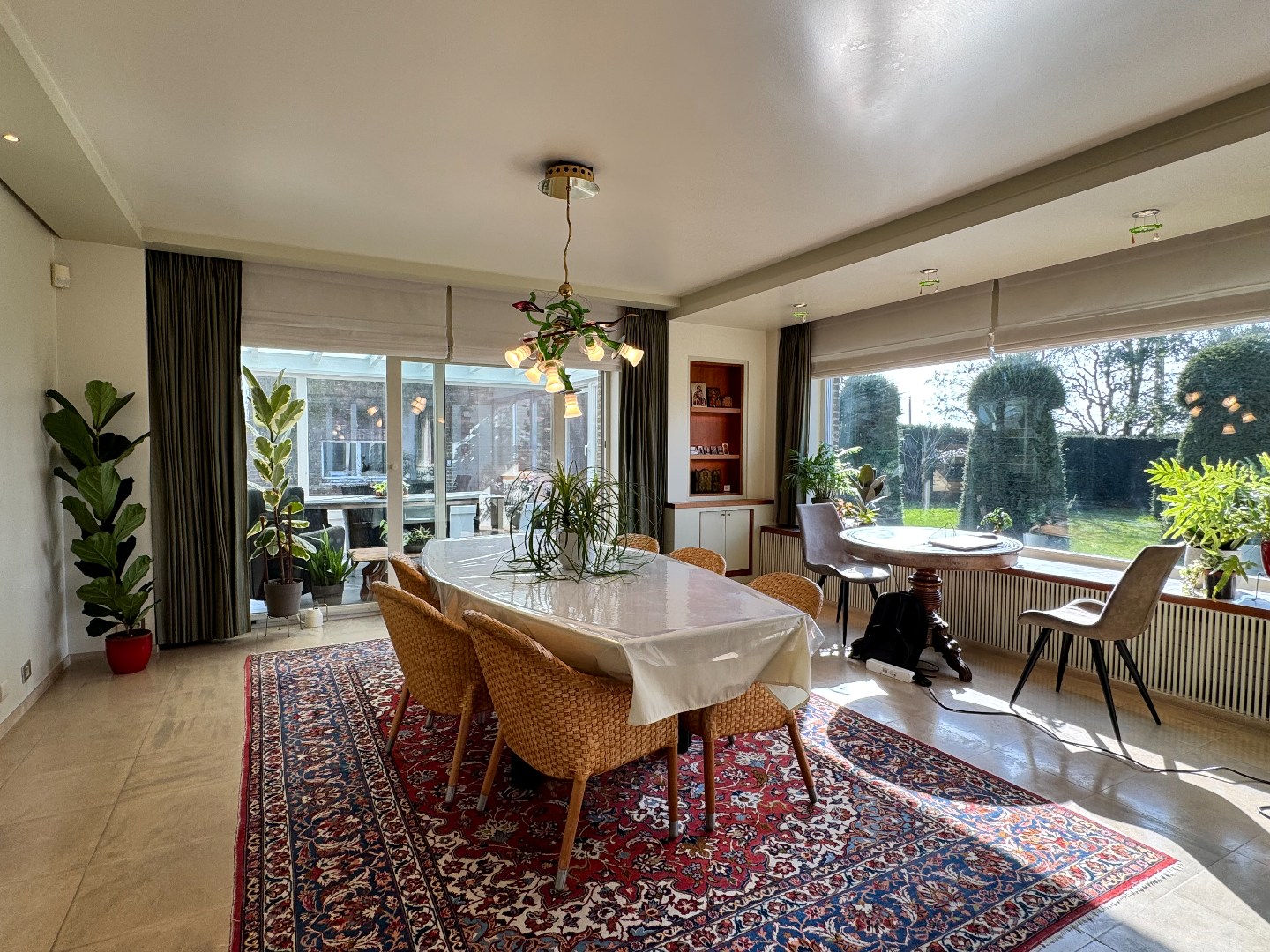 Ruime woning met loods en landbouwgrond op groene locatie nabij Waregem. 