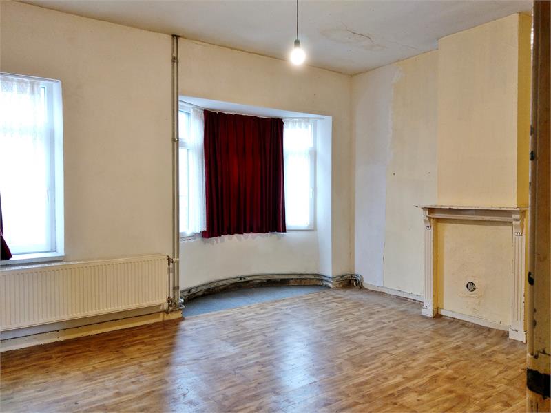 Ruime rijwoning met prachtige voorgevel 