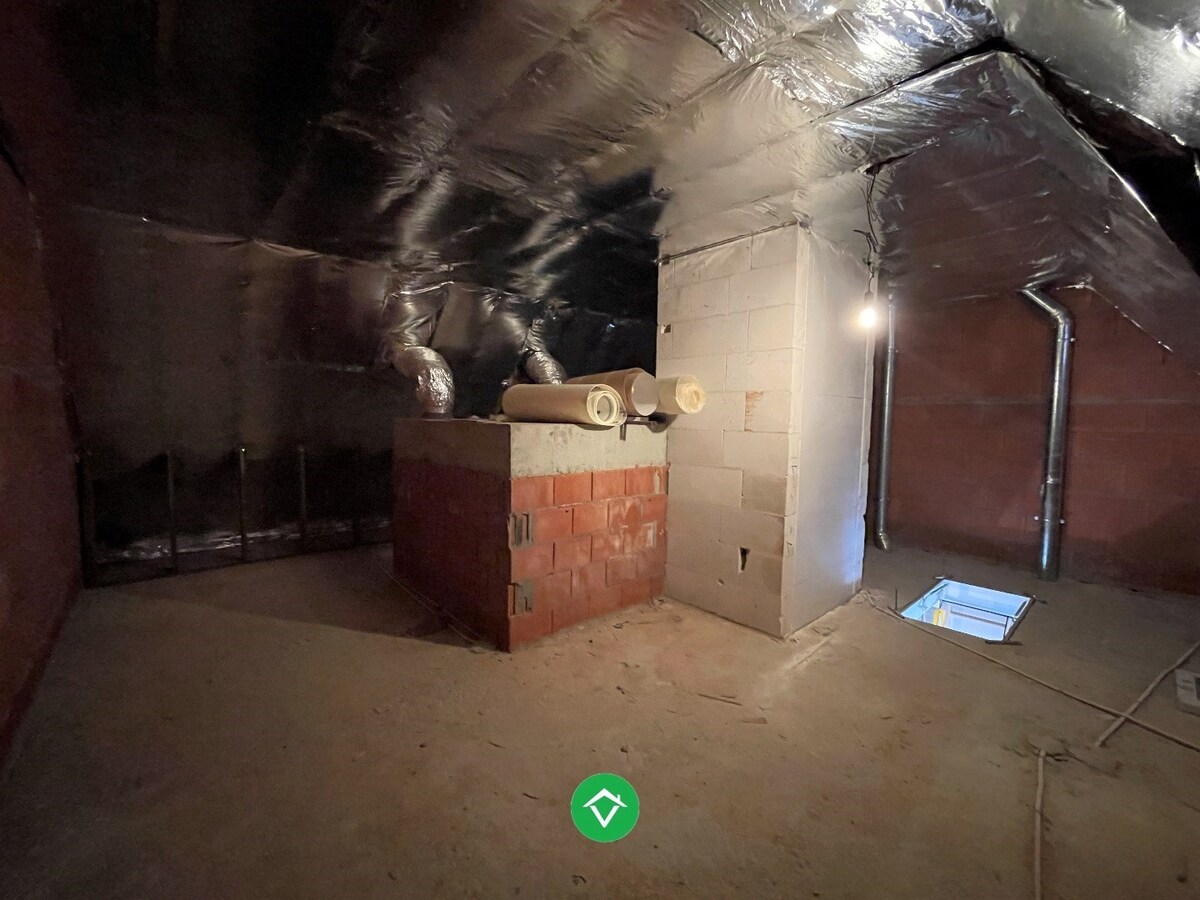 Rustig gelegen duplex appartement met 2 slaapkamers en autostaanplaats te Lichtervelde VRIJ 1/08/2026 