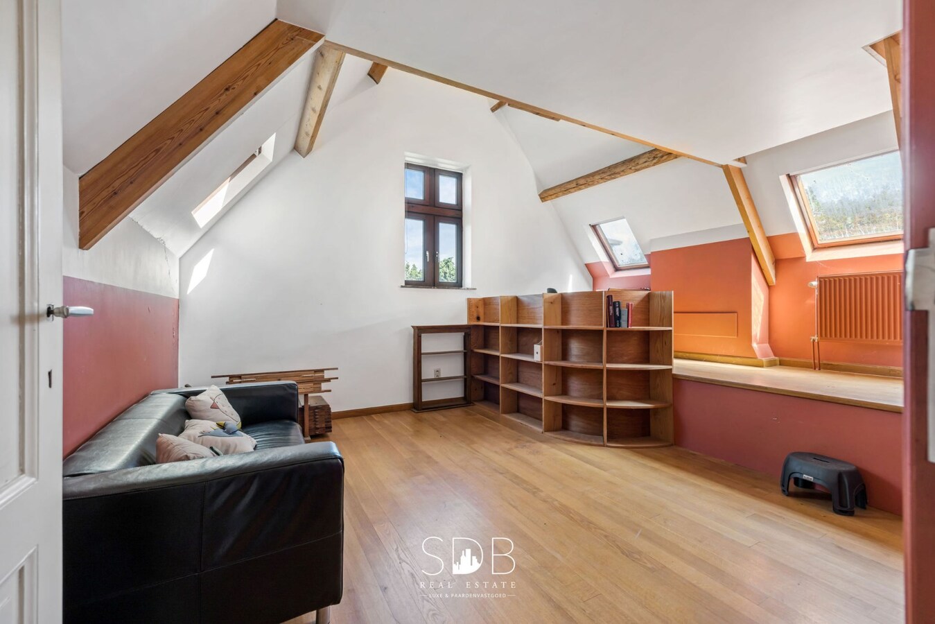 Prachtig kasteel met omringend park, weilanden en stalgebouw op circa 5hectare 