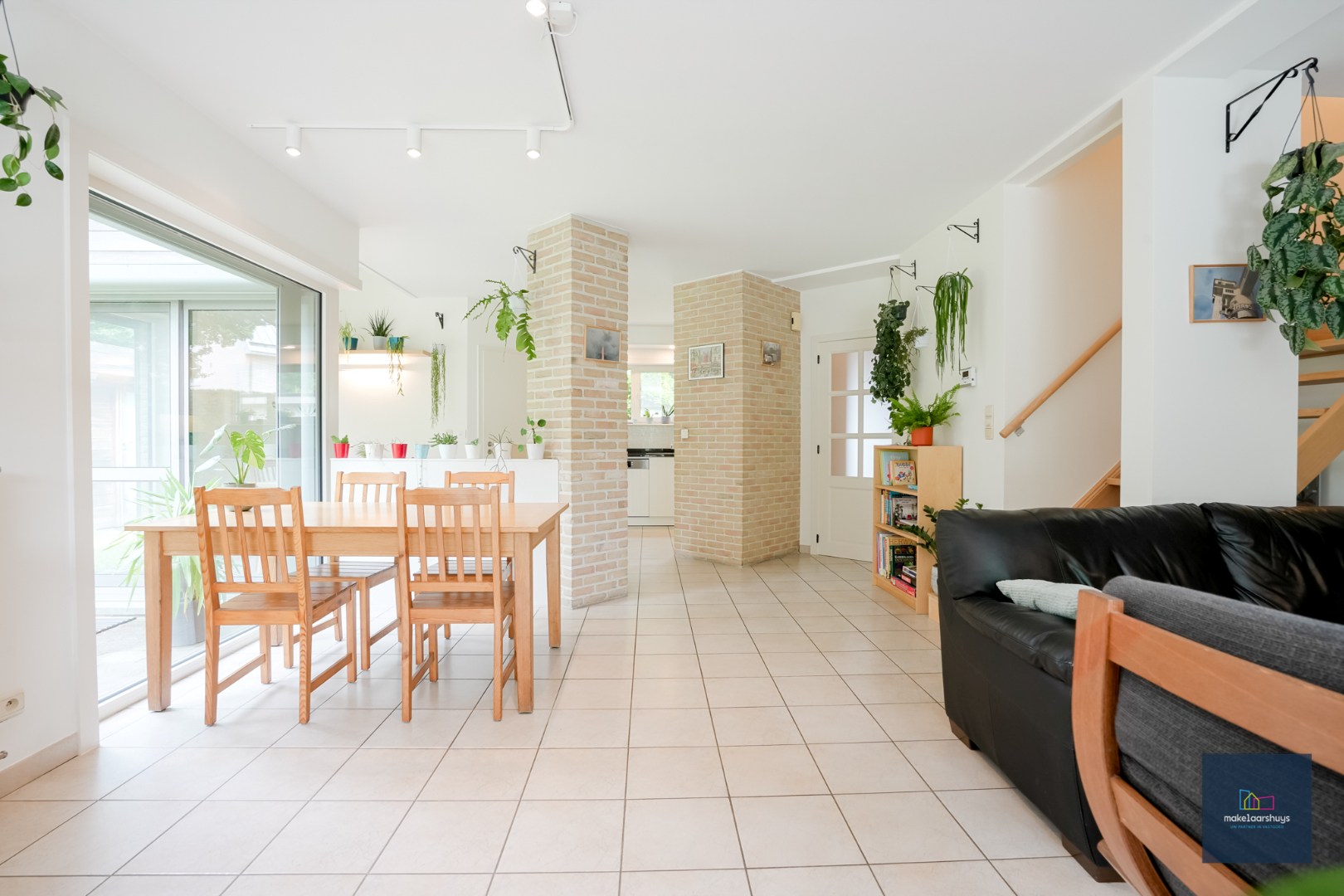 Ruime en  instapklare halfopen bebouwing met tuin 