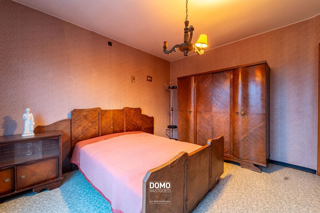 Halfopen bebouwing met grote tuin en 3 slaapkamers 