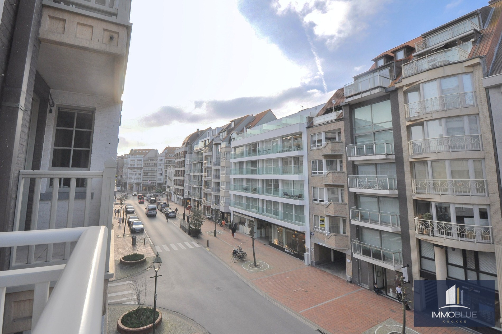 Topaanbieding – Uitzonderlijk ruim appartement gelegen in een stijlvolle residentie. 