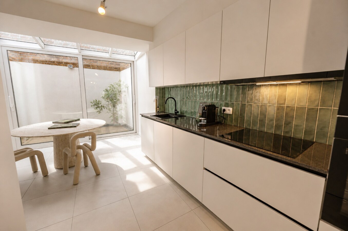 EXCLUSIEF GERENOVEERDE WONING NABIJ SPUIKOM 