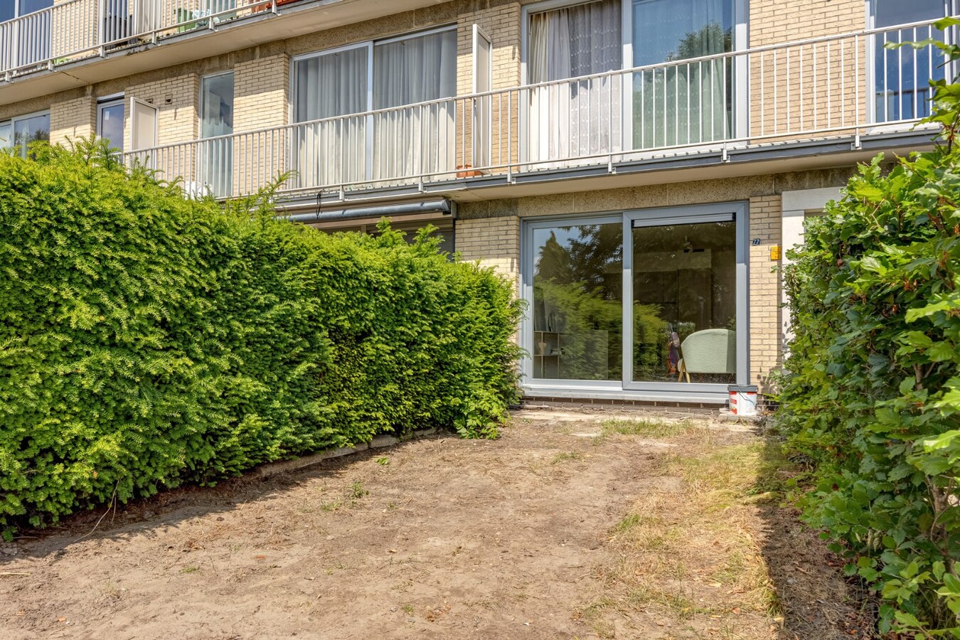 Gerenoveerd glvl appt met tuin te Kontich! 