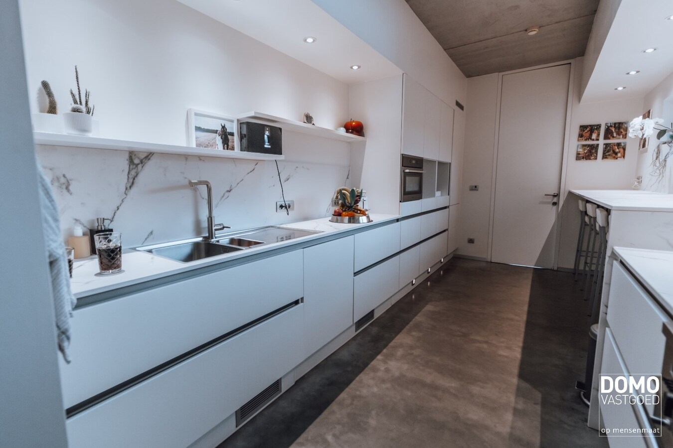 UNIEKE HALF OPEN WONING IN INDUSTRIËLE LOOK MET 3 SLAAPKAMERS, 2 BADKAMERS EN TUIN GELEGEN TE HASSELT 