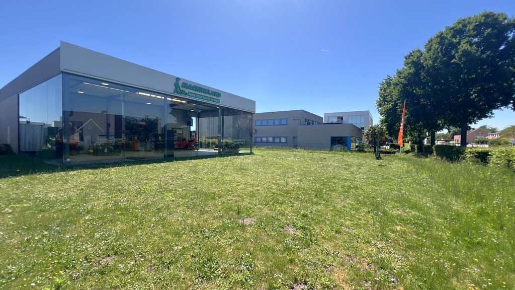 Industrieel bedrijfspand te huur langs N70 in Lochristi