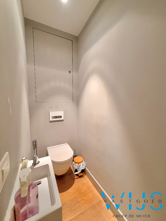 Ruim gelijkvloers appartement met tuin en 2 parkeerplaatsen in Gent! 
