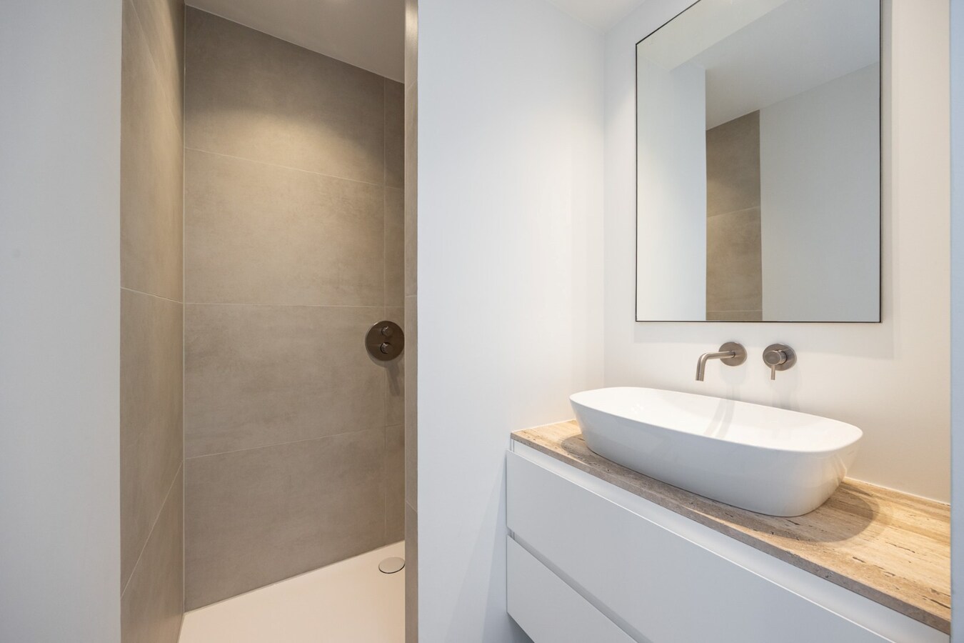 Energiezuinige instapklare woning met 4 slaapkamers en bijgebouw in hartje Schilde 