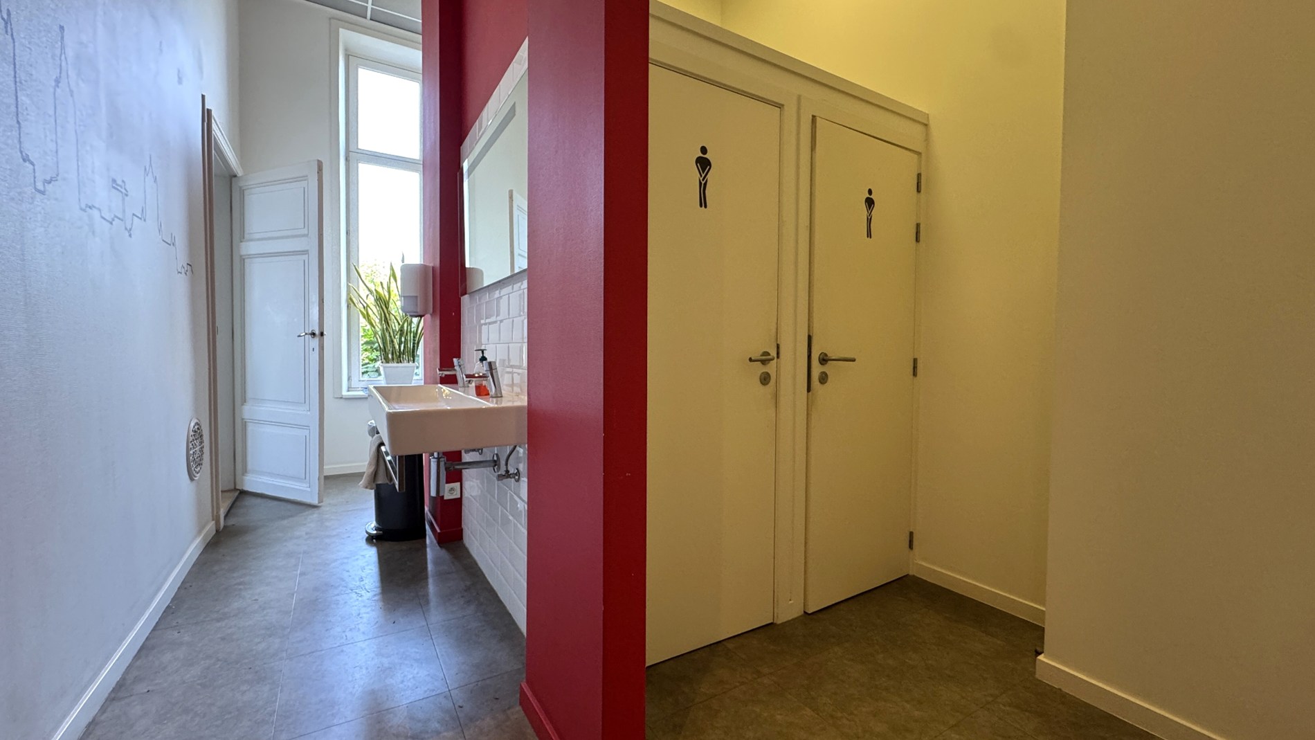 Kantoren te huur in riante herenwoning aan het Zuid in Gent