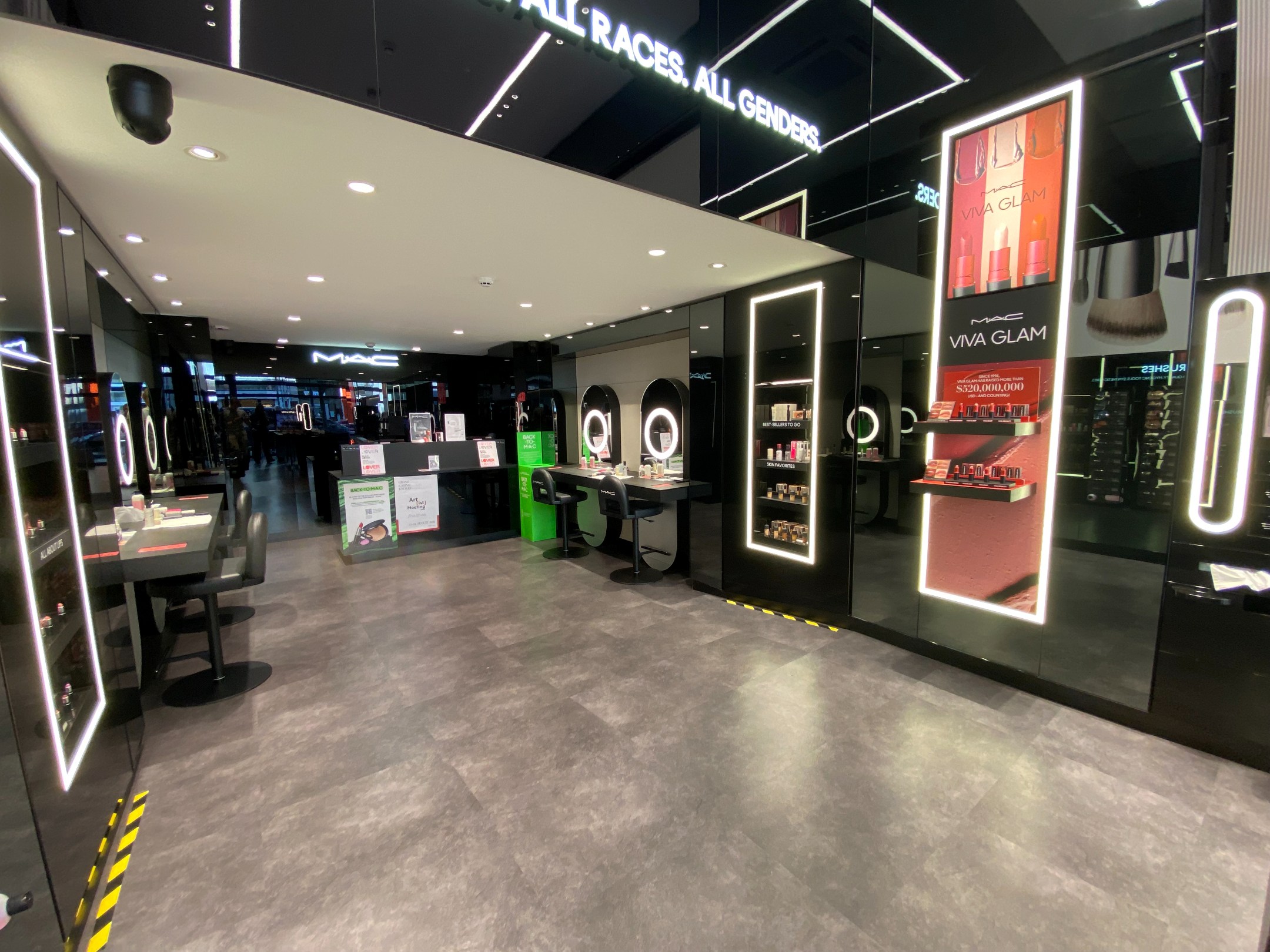 Local commercial à louer - disponible à partir du 1er mars 2026. 