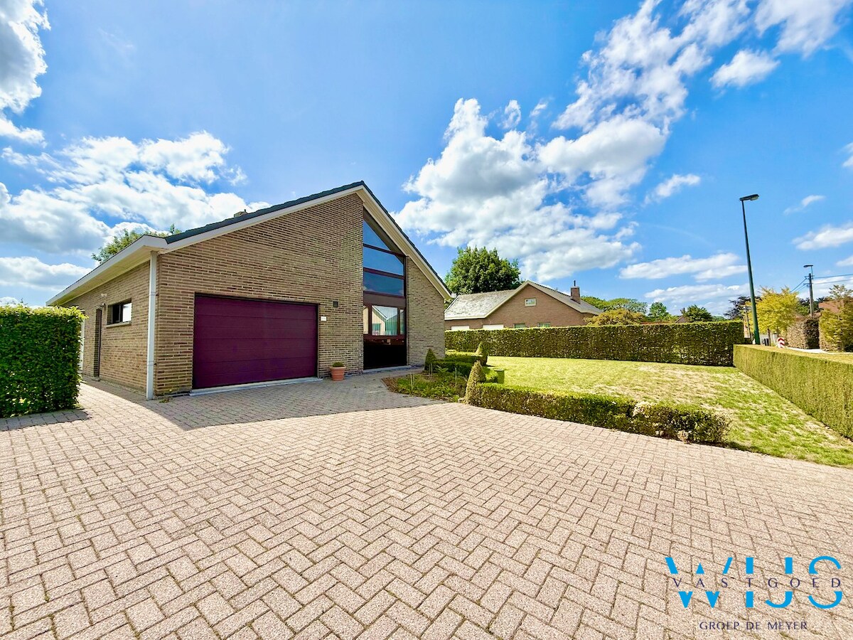 Ruime bungalow op 1000m² met prachtig uitzicht te Boekhoute ! 