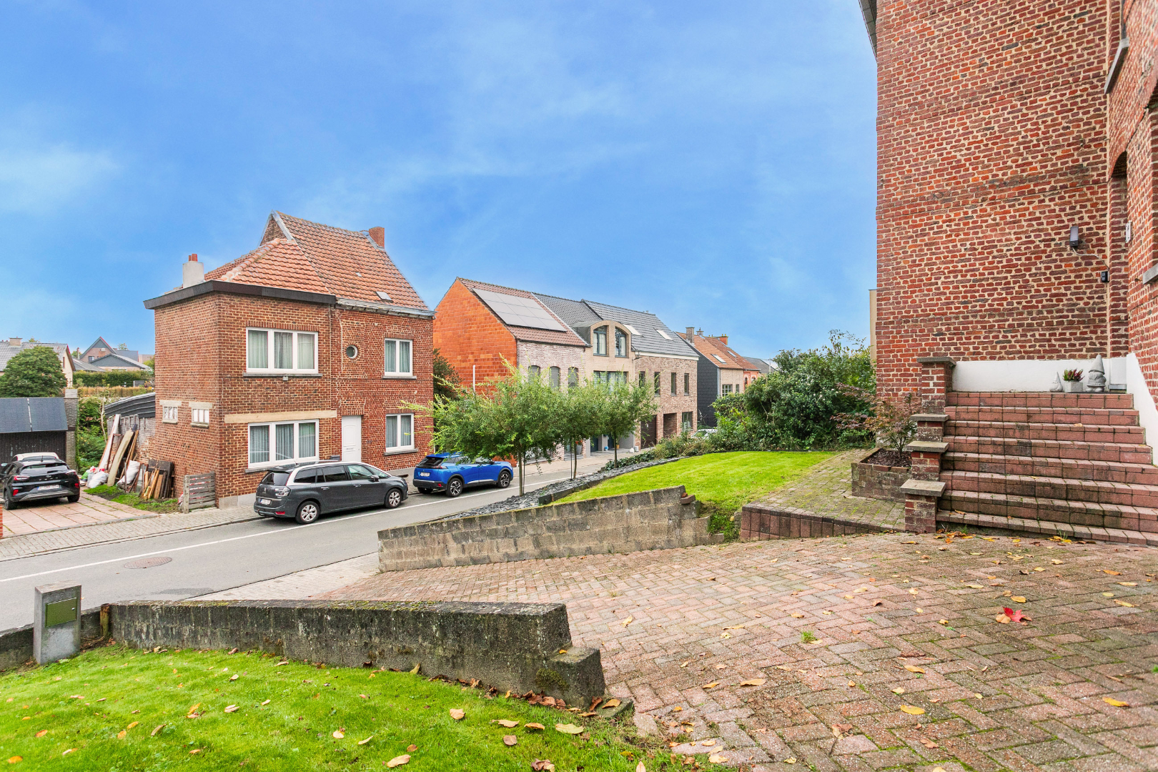 Instapklare driegevelwoning met 3 slpk te Lembeek 