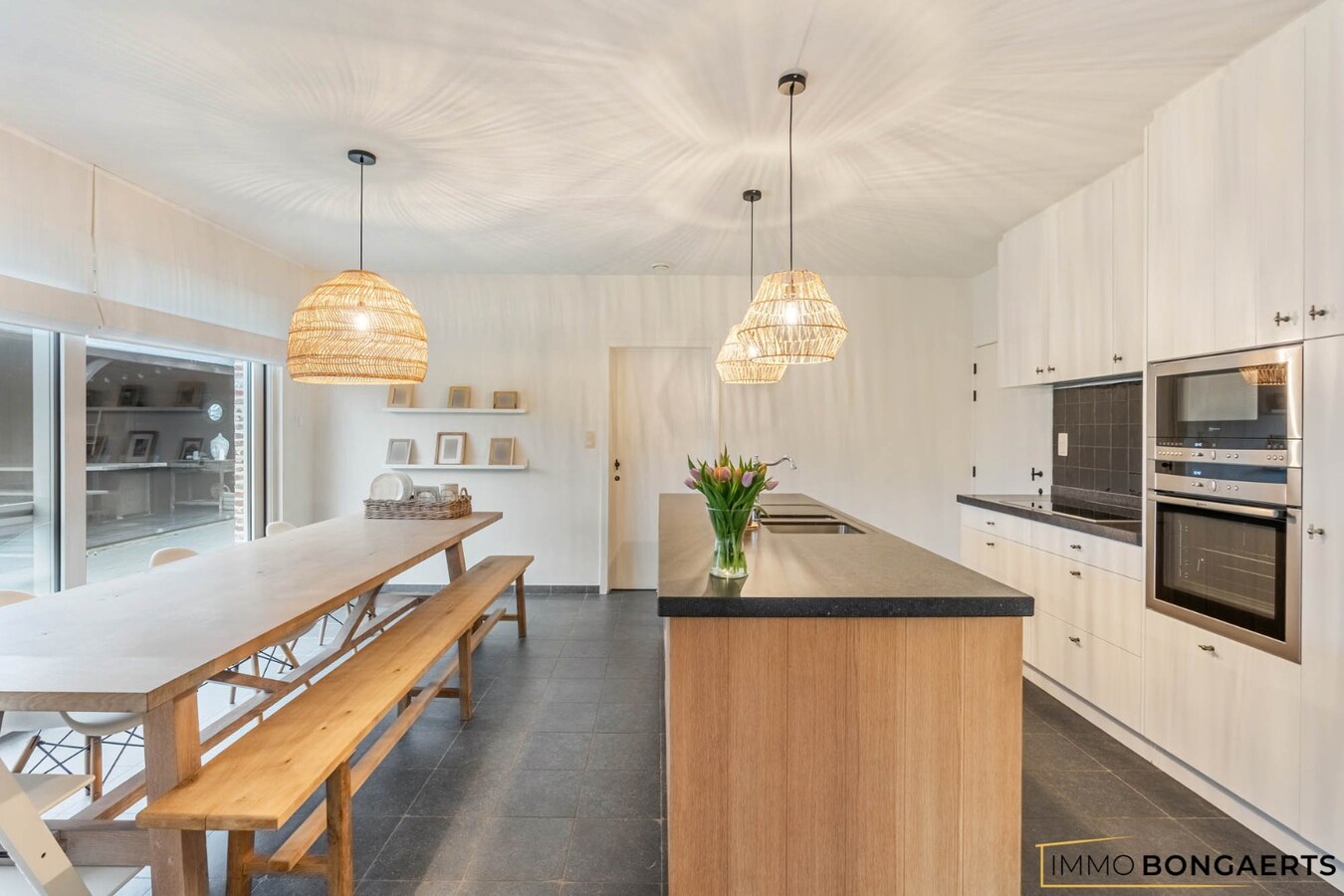 Prachtig afgewerkte woning met praktijkruimte 