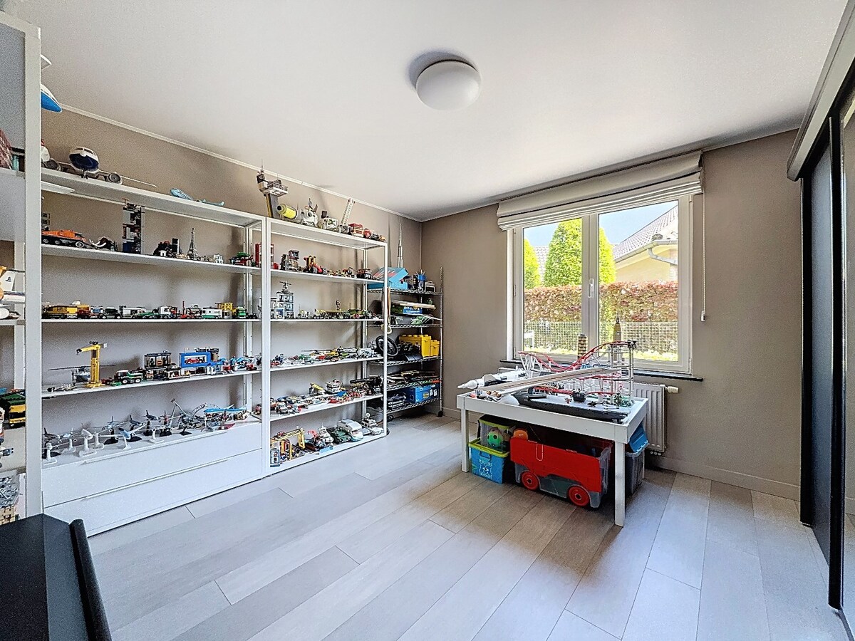 Gerenoveerde villa met zwembad grenzend aan kasteel te Leeuwergem 