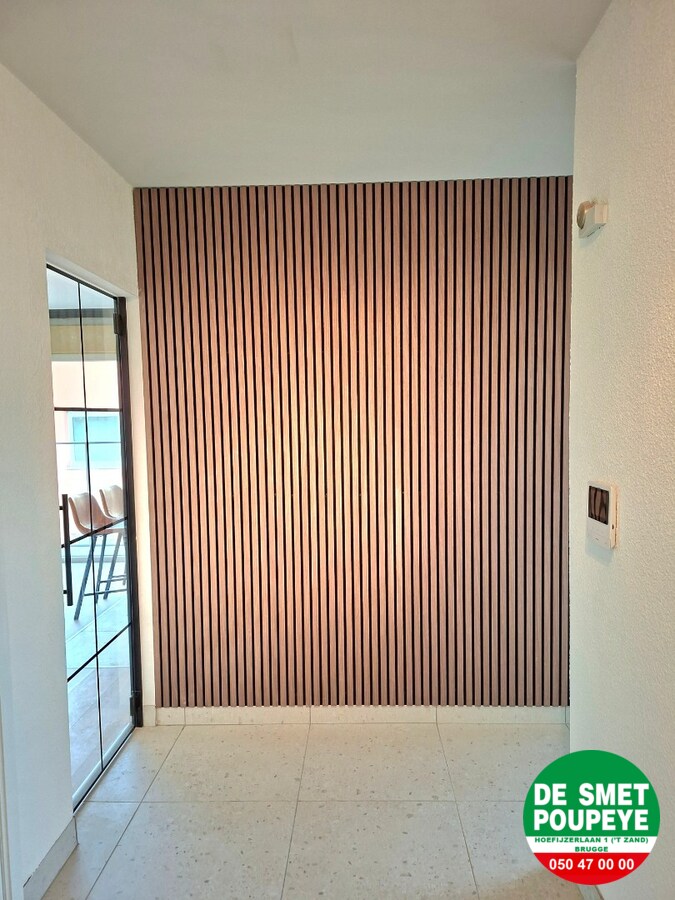 Vernieuwd hoekappartement 