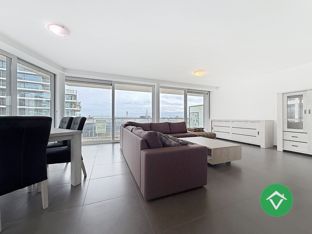 Gemeubeld appartement met 2 slaapkamers en ruim terras te Oostende 