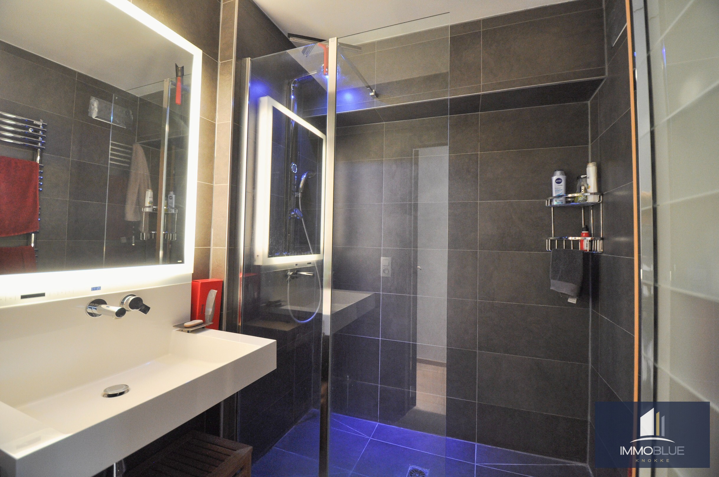 Exclusief: instapklare penthouse met een ruim zonnig terras. 