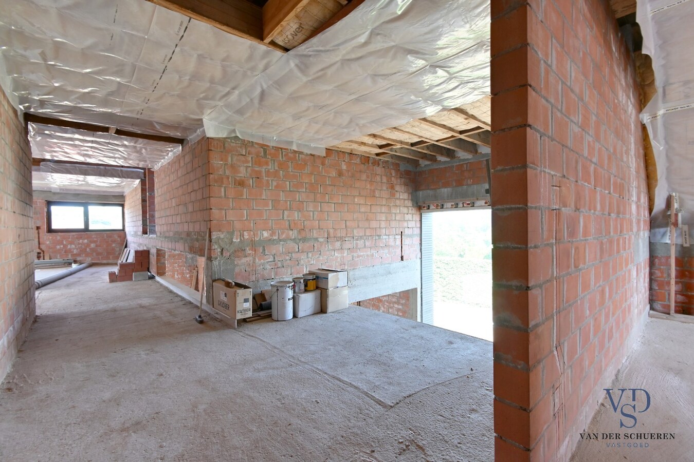 Eigentijdse woning (nog af te werken) te Vurste. 