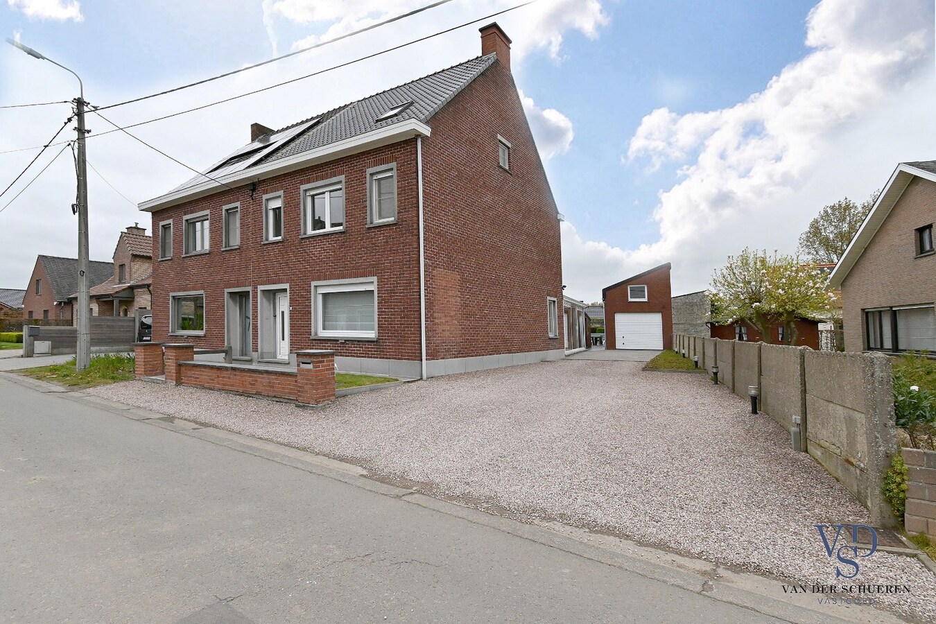 Tijdloze gezinswoning nabij de Schelde. 